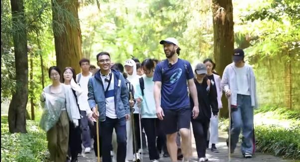 Foreign Guests in Hangzhou – Domestic Media Coverage